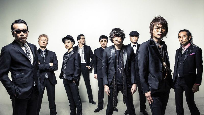 Tokyo Ska Paradise Orchestra ofreció un concierto en el metro de Tokyo
